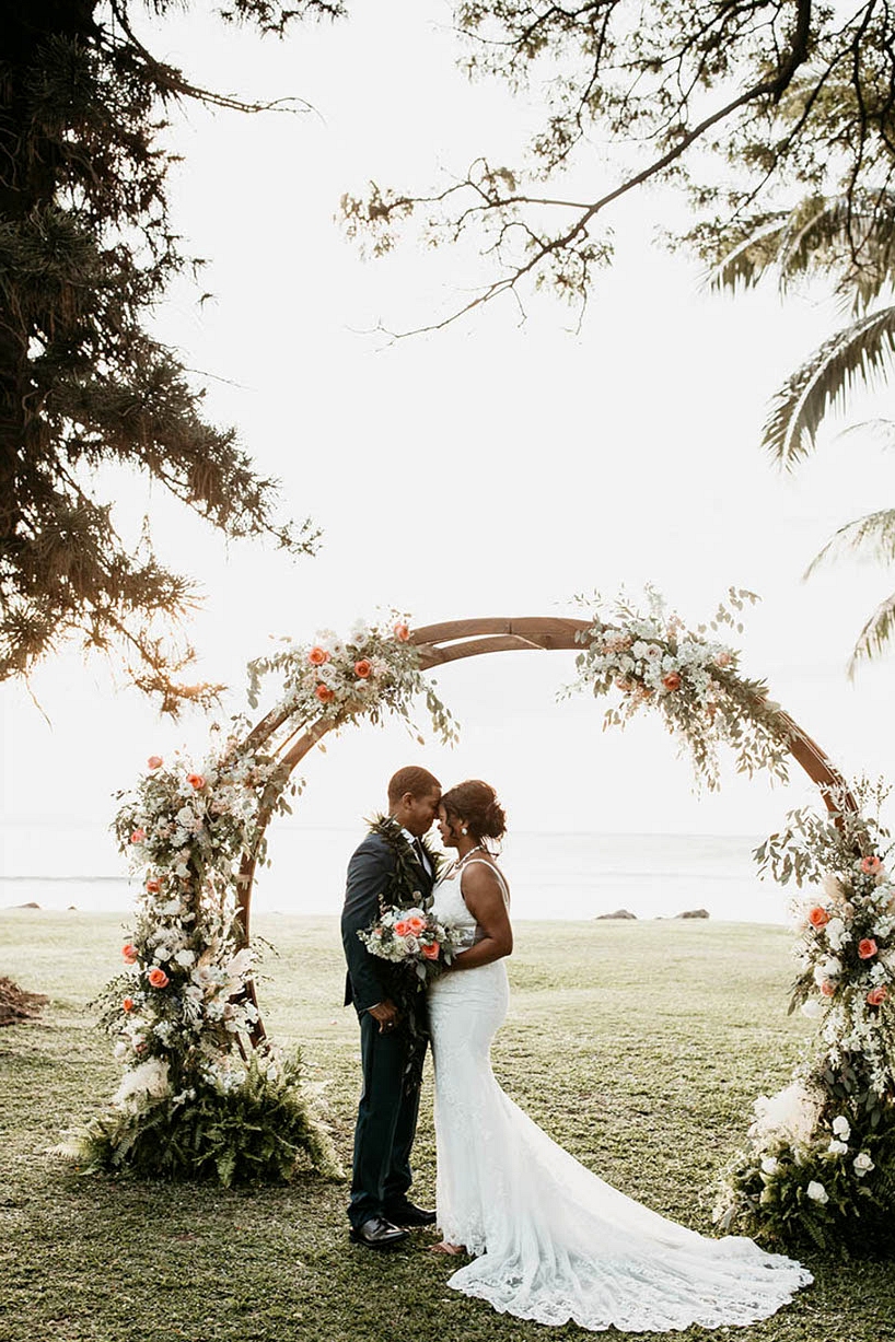 Maui wedding with peach and ivory florals and a floral hoop ceremony backdrop 
