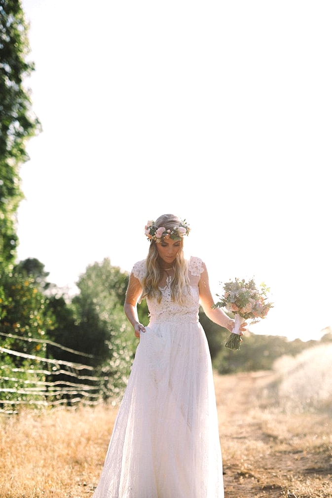 Relaxed-Vintage-Boho-Wedding-Inspiration-Bride-Dress-Flower-Crown-Bouquet