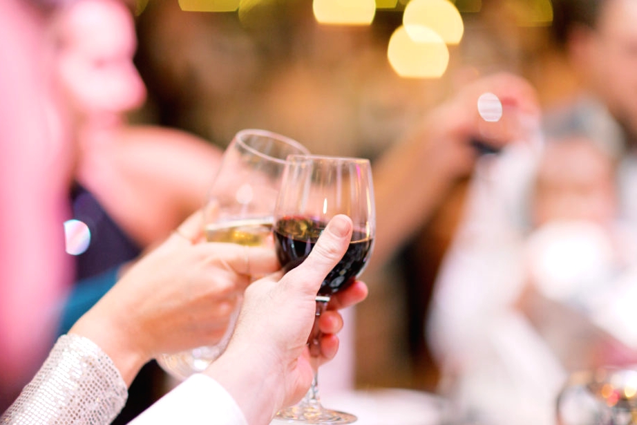 How Much Wine Do I Need for my Wedding?